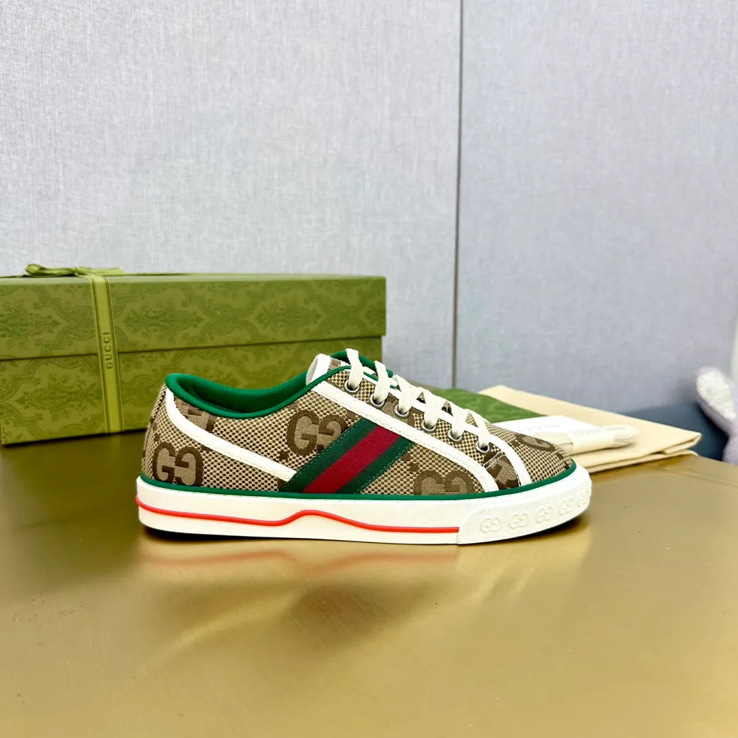 👟👟Ex-factory price 440👟👟 GUCCI 2020 latest classic 1977 low-top double G canvas shoes, original purchase, 1:1 development, original lasting process. Size: 35-45/45. Customized items are non-returnable and must be paid first. . ...new version complete package...